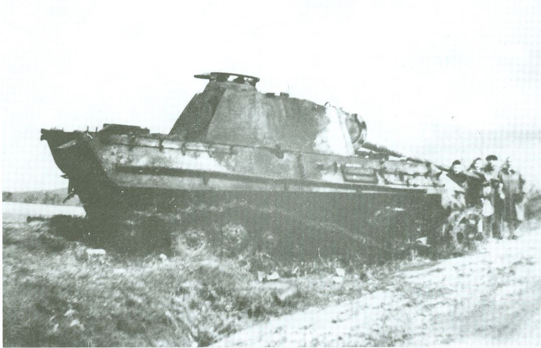 Velencei tónál kilőtt Panther harckocsi